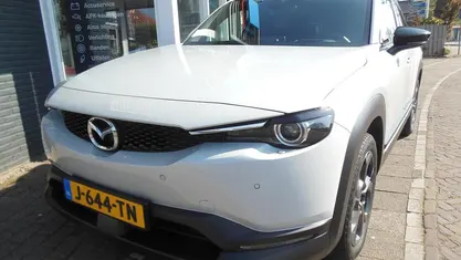 Wit Gebruikt 2020 Mazda MX30 Edition SUV | € 14.950 (Eerlijke prijs)