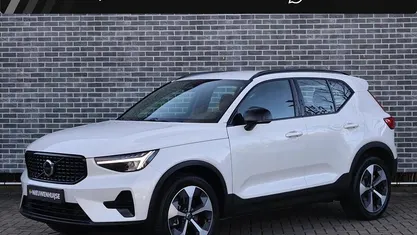 Wit Gebruikt 2024 Volvo XC40 Plus SUV | € 40.894 (Eerlijke prijs)