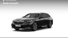 Zwart, metallic lak Nieuw 2024 BMW i5 M Sport Sedan | € 81.590 (Super prijs)