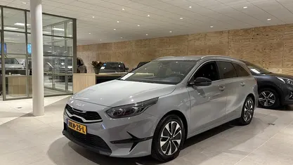 Occasion 2025 Kia Ceed Hatchback | € 25.945 (Eerlijke prijs)