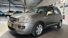 Grijs Gebruikt 2009 Kia Carens MPV | € 3.199 (Eerlijke prijs)
