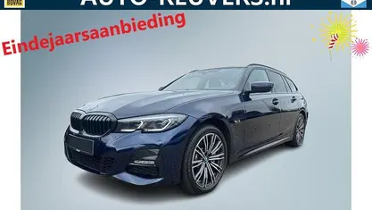 Blauw (metallic) Gebruikt 2022 BMW 330e M Sport Stationwagen | € 33.900 (Eerlijke prijs)