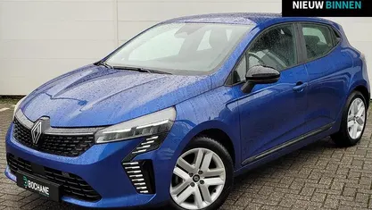Blauw Gebruikt 2024 Renault Clio V Evolution Hatchback | € 18.995 (Eerlijke prijs)