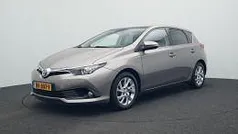 Grijs metallic Gebruikt 2016 Toyota Auris Trend Hatchback | € 15.220 (Eerlijke prijs)