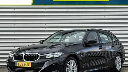 Gebruikt 2023 BMW 320e Basis Stationwagen | € 32.920 (Eerlijke prijs)