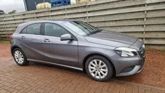 Grijs, metallic lak Gebruikt 2014 Mercedes A180 Ambition Hatchback | € 15.950 (Eerlijke prijs)