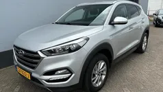 Grijs, metallic lak Gebruikt 2015 Hyundai Tucson Comfort SUV | € 15.750 (Eerlijke prijs)