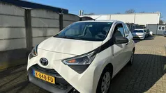 Wit Gebruikt 2020 Toyota Aygo Hatchback | € 6.499 (Goede deal)
