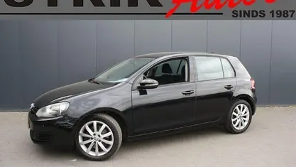 Zwart, metallic lak Gebruikt 2009 VW Golf VI Comfortline Hatchback | € 3.983 (Eerlijke prijs)
