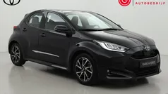 Zwart Gebruikt 2020 Toyota Yaris Hybrid Hatchback | € 18.999 (Eerlijke prijs)