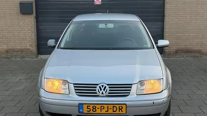 Grijs Occasion 2004 VW Bora Sedan | € 999 (Eerlijke prijs)