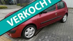 Rood Occasion 2002 Renault Clio II Dynamique Hatchback | € 2.150 (Eerlijke prijs)