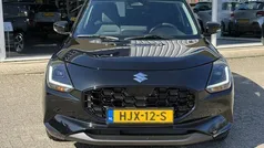 Zwart, metallic lak Nieuw 2025 Suzuki Swift Hatchback | € 26.995 (Eerlijke prijs)