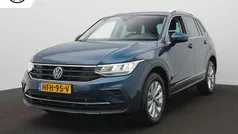Blauw, metallic lak Gebruikt 2022 VW Tiguan Elegance SUV | € 31.900 (Super prijs)
