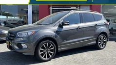 Grijs Gebruikt 2017 Ford Kuga ST-Line SUV | € 21.895 (Eerlijke prijs)