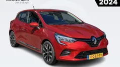 Rood Gebruikt 2020 Renault Clio V Zen Hatchback | € 13.890 (Eerlijke prijs)