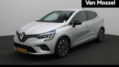 Grijs Gebruikt 2023 Renault Clio V Techno Hatchback | € 18.435 (Eerlijke prijs)