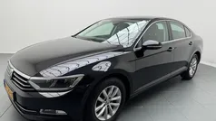 Zwart Gebruikt 2017 VW Passat Highline Sedan | € 14.950 (Goede deal)