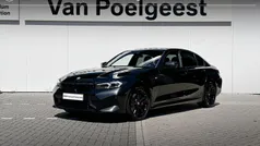 Saphirschwarz metallic (zwart metallic) Gebruikt 2023 BMW 318 Comfort Edition Sedan | € 39.900 (Eerlijke prijs)