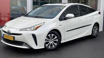 Pearl white Occasion 2020 Toyota Prius Executive Hatchback | € 22.950 (Eerlijke prijs)