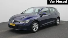 Blauw Gebruikt 2021 VW Golf VIII Life Hatchback | € 20.900 (Eerlijke prijs)