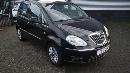 Gebruikt 2010 Lancia Musa S MPV | € 3.750 (Eerlijke prijs)