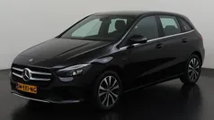Zwart Gebruikt 2022 Mercedes B250e Style MPV | € 27.895 (Goede deal)
