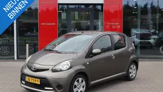 Bruin Gebruikt 2012 Toyota Aygo Comfort Hatchback | € 4.490 (Eerlijke prijs)