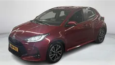 Rood Gebruikt 2021 Toyota Yaris Hybrid Hatchback | € 21.900 (Eerlijke prijs)