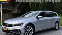 Zilver, metallic lak Gebruikt 2020 VW Passat Business Stationwagen | € 23.445 (Eerlijke prijs)