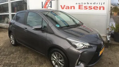 Grijs Gebruikt 2017 Toyota Yaris Hatchback | € 13.950 (Eerlijke prijs)