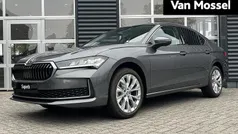 Grijs Gebruikt 2024 Skoda Superb Lounge Hatchback | € 41.944 (Eerlijke prijs)
