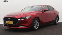 Rood metallic Gebruikt 2020 Mazda 3 Comfort Sedan | € 22.395 (Eerlijke prijs)