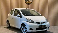 Wit Gebruikt 2010 Toyota Aygo Hatchback | € 3.499 (Eerlijke prijs)
