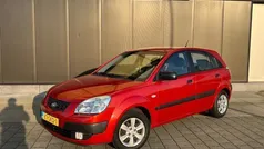 Rood Gebruikt 2008 Kia Rio Hatchback | € 2.449 (Eerlijke prijs)