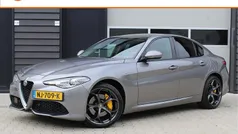 Grijs Gebruikt 2017 Alfa Romeo Giulia Veloce Sedan | € 28.295 (Eerlijke prijs)