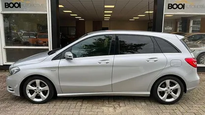 Grijs Gebruikt 2012 Mercedes B180 Ambition MPV | € 8.950 (Eerlijke prijs)