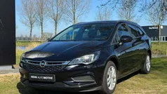 Zwart Gebruikt 2017 Opel Astra Edition Stationwagen | € 11.545 (Eerlijke prijs)