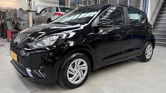 Zwart Gebruikt 2024 Hyundai i10 Comfort Hatchback | € 15.950 (Eerlijke prijs)