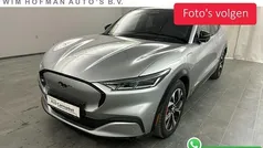 Zilver, metallic lak Gebruikt 2022 Ford Mustang Mach-E Premium SUV | € 32.740 (Super prijs)