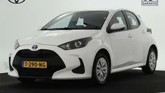 Wit Gebruikt 2022 Toyota Yaris Hybrid Active Hatchback | € 20.900 (Eerlijke prijs)