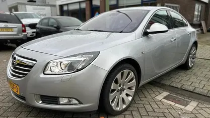 Grijs, metallic lak Gebruikt 2009 Opel Insignia Executive Sedan | € 6.950 (Eerlijke prijs)