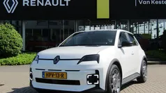Wit Gebruikt 2025 Renault R5 Night&Day Hatchback | € 27.190 (Eerlijke prijs)