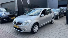 Grijs Gebruikt 2008 Dacia Sandero Lauréate Hatchback | € 1.999 (Eerlijke prijs)