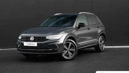 Grijs Occasion 2022 VW Tiguan Life SUV | € 32.595 (Eerlijke prijs)