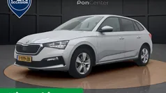 Grijs, metallic lak Gebruikt 2023 Skoda Scala Ambition Hatchback | € 20.950 (Eerlijke prijs)