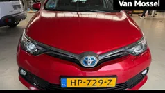 Rood Gebruikt 2015 Toyota Auris Hybrid Hatchback | € 13.640 (Eerlijke prijs)
