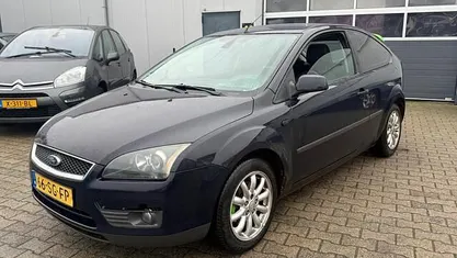 Blauw Occasion 2006 Ford Focus Futura Coupé | € 999 (Goede deal)