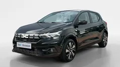 Zwart nacre 676 Gebruikt 2024 Dacia Sandero Expression Hatchback | € 16.940 (Eerlijke prijs)