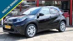 Zwart Gebruikt 2022 Toyota Aygo Play Hatchback | € 16.250 (Eerlijke prijs)